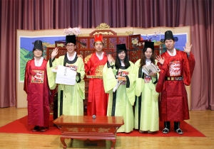 8월 23일 국제청소년센터에서 조선시대 과거시험을 재현한 한글서예대회가 아시아 청소년 20