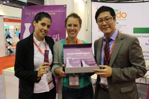 지난 주 홍콩에서 개최된 비타푸드 아시아 2013에서 내츄럴엔도텍이 개발한 백수오 등 복합