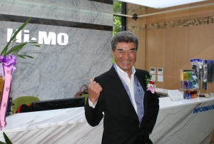 하이모 모델 이덕화 씨가 하이모 빌딩 준공 및 신림지점 확장이전식에 참석했다.