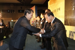 SK C&C가 21일 경기도 일산 킨텍스에서 열린 2013 동반성장주간 기념식에서 2012