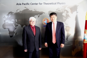 타키바예브 소장과 김승환 소장이 제18차 국제이사회에 참석했다.
