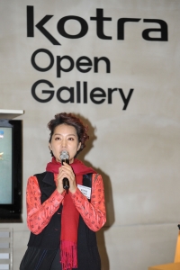 KOTRA 오픈갤러리, 1주년 기념행사 및 전시회 개최 (한젬마 크리에이티브 디렉터의 모습