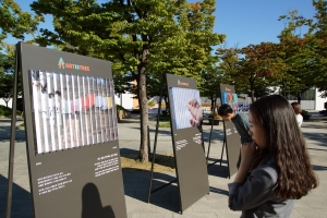 한국문화예술위원회는 사회적 약자의 삶을 바꾸는 문화예술의 가치를 알리는 예술로 한 걸음 캠