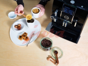 에스프레소 머신 브랜드 Jura(유라)에서 신년 가족 모임에 어울리는 커피 스타일링을 제안