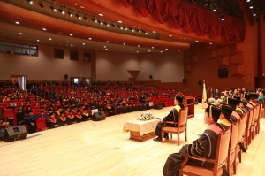 군산대가 2013학년도 전기학위 수여식을 개최했다.