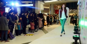 신도림 디큐브백화점 지하1층 영스트리트에서 열린 디큐브 패션파티 2014 with O.F.