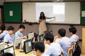 우정공무원교육원에서는 천안소재 천성중학교 1~2학년을 대상으로 소프트웨어 교육을 실시한다.