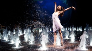 TNT투어는 세계 최대의 수중 공연으로 알려진 하우스 오브 댄싱 워터의 5주년을 기념하여,