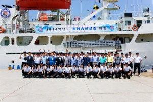 군산대학교 해양과학대학 학생 60여명이 지난 24일(화) 군산 역무선 부두에서 출항식을 갖