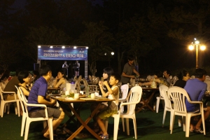 서귀포 KAL호텔이 한 여름 밤 야외 바비큐 축제를 진행한다.