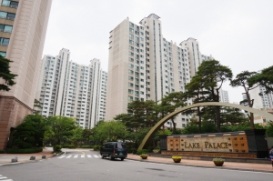 서울동부지방법원에서 송파구 잠실동에 위치한 트리지움 아파트 경매 54평형이 진행되었다.