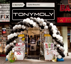 토니모리가 맨하탄에 매장을 오픈했다.