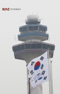 한국공항공사는 제69회 광복절을 맞이하여 김포, 제주 등 주요 공항에 대형태극기 15기를 