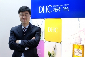 DHC KOREA는 김무전 DHC FRANCE 대표이사가 공식적으로 DHC KOREA 대표