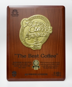 카페 코나퀸즈는 2014 골든커피어워드에서 1위를 수상했다.