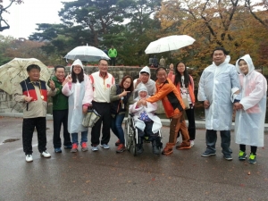 순천시장애인종합복지관은 지역내 장애인과 자원봉사자 200명이 함께 모여 경남 양산 자수정 