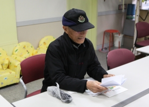 한국백혈병어린이재단을 찾은 문건용(80세·가명) 씨가 7,100만원의 후원금을 전달했다.