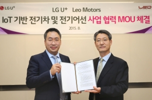 LG유플러스 권준혁 Industrial IoT사업담당 상무(오른쪽)와 레오모터스 강시철 회