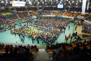 2015년 전국지체장애인체육대회가 열린 창원종합운동장을 가득 메운 1만여 명의 선수들