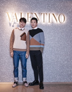 권상우와 이동욱이 새로운 발렌티노 남성 매장에 방문했다