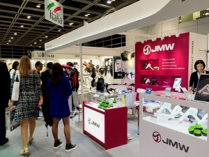 사진 1 JMW가 홍콩서 개최된 2015 Cosmoprof Asia에 참가해 호평을 받았다
