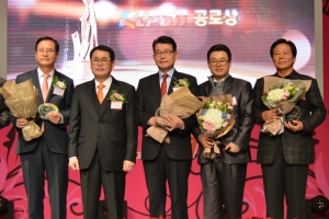 일화 이성균 대표가 KLPGA 대상 공로상을 수상했다