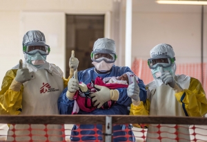 국경없는의사회는 국제 보건 사회가 이번 서아프리카 에볼라 사태를 교훈으로 삼아야 한다고 주