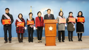 지난 13일 국회 정론관에서 개최된 한국어린이집총연합회 긴급 기자회견에서 보육대란을 막기 