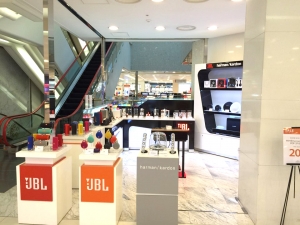 JBL스토어가 갤러리아 백화점 수원점에 팝업스토어를 오픈한다