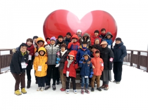 1월 26일~27일 KMI 대구센터가 후원한 스키캠프에 참여한 수녀님들과 수도사, 아이들이