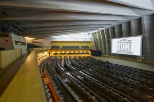 파나소닉이 유네스코 본부에서 가장 큰 회의실(약 1000석 규모)인 제1실에 종합 AV솔루
