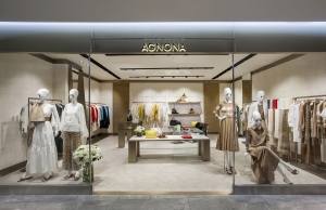 이탈리아 럭셔리 여성복의 대명사 아뇨나가 신세계 백화점 강남점 3층에 국내 단독 매장을 오