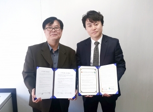 지난 10일 성결대학교 진성아 교수(왼쪽)와 대한안전교육협회 정성호 본부장(오른쪽)이 성결