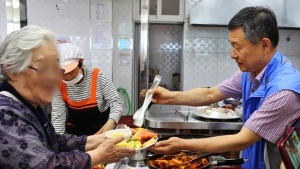 렛츠런 인천부평 문화공감센터가 사회복지법인 네트워크의 주최로 네트워크 부평무료급식소에서 독