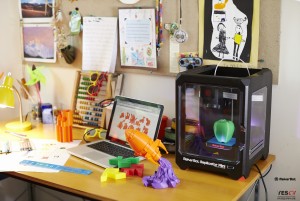 영일교육시스템이 추석을 맞이하여 전세계 10만대 판매의 위업을 달성한 메이커봇의 3D 프린