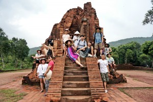 하나투어가 9월 28일부터 5일간 일정으로 베트남에서 15명의 아티스트들과 함께 문화예술 