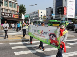 도로교통공단 서울지부가 11일 11-12시 경동시장 사거리에서 어르신 교통사고 제로 캠페인