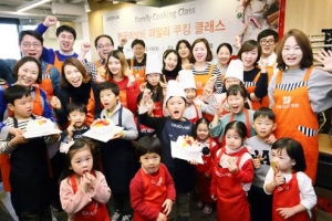 한국애브비는 10일 강남 한솔요리학원에서 패밀리 쿠킹클래스를 열고 임직원과 직원 가족 및 