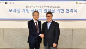 원스토어 주식회사 이재환 대표이사(오른쪽)와 한국마이크로소프트 최윤석 전무가 업무협약 체결