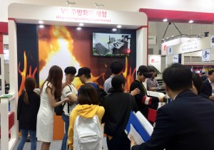 제14회 국제소방안전박람회에 참가한 한국가상현실 VR 주방 화재 체험 현장