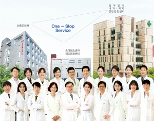 강동미즈여성병원 이달경 대표원장(하단 우측에서 다섯번째)과 의료진