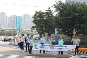 도로교통공단 서울지부는 6월 22일 오전 서초구 성모병원 사거리에서 이륜차 교통안전문화 조