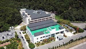 두산중공업이 경남 창원 본사 건물 옥상 등에 300kW 태양광 발전설비와 1MWh 규모의 