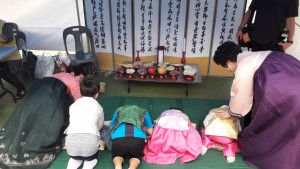 제6회 도담도담 놀이터에서 차례지내기 체험활동을 하고 있다