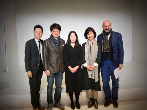 왼쪽부터 WCN 본사 송시웅 팀장, 대구오페라하우스 최상무 예술감독, 수상자 소프라노 김건