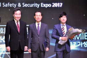 신일산업이 제12회 대한민국 기상산업대상에서 대상을 수상했다. 사진 왼쪽부터 이낙연 국무총