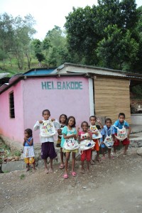 통티모르 만레우 마을에 전달한 에코백 페인팅 캠페인 완성품
