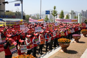 전기공사업계 400여명이 통영시청을 방문해 통영-고성 광역자원회수시설 일괄 발주에 항의하는