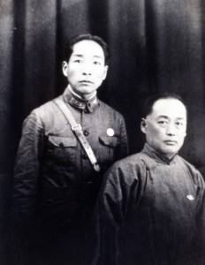 난징 중앙육군군관학교 근무 시절의 신건식(왼쪽)과 박찬익
