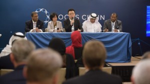 LOCUS CHAIN WORLD SUMMIT SINGAPORE 행사일 오전에 열린 미디어 컨퍼런스 행사에서 질문에 답하고 있는 로커스체인 파운데이션 이상윤 대표이사